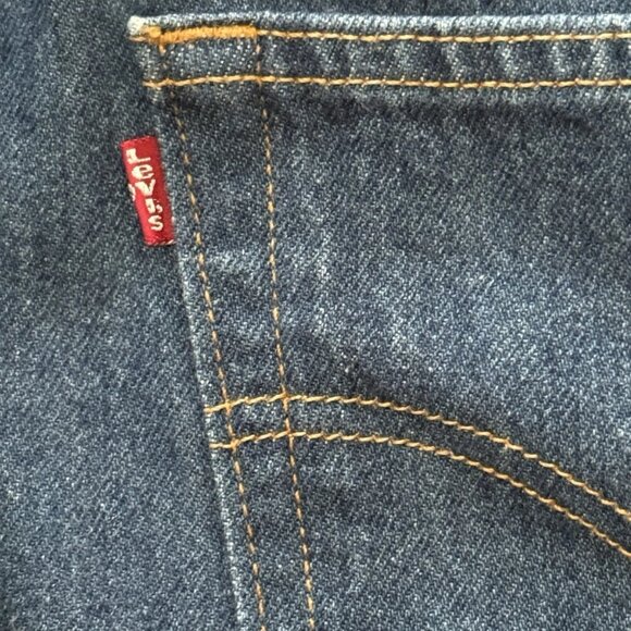 Levis Mens 501 Size 34x32 Denim Jeans Blue Straight Leg 5 Pocket Design - Picture 3 of 10